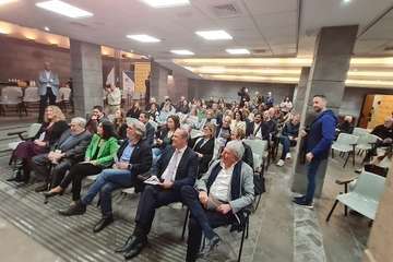 Subasta benéfica de cuadros promovida por Yrichen/TA.